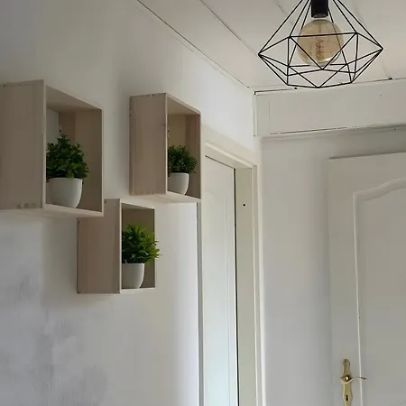 D D B Haus Apartman *